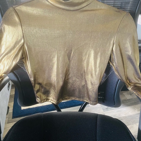 New Gold Metallic Mock Neck Crop Top - Picture 8 of 9